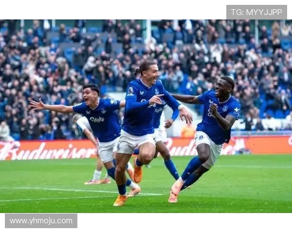 埃弗顿迎战利阿波罗期待精彩对决球迷热情高涨助威球队奋勇争胜